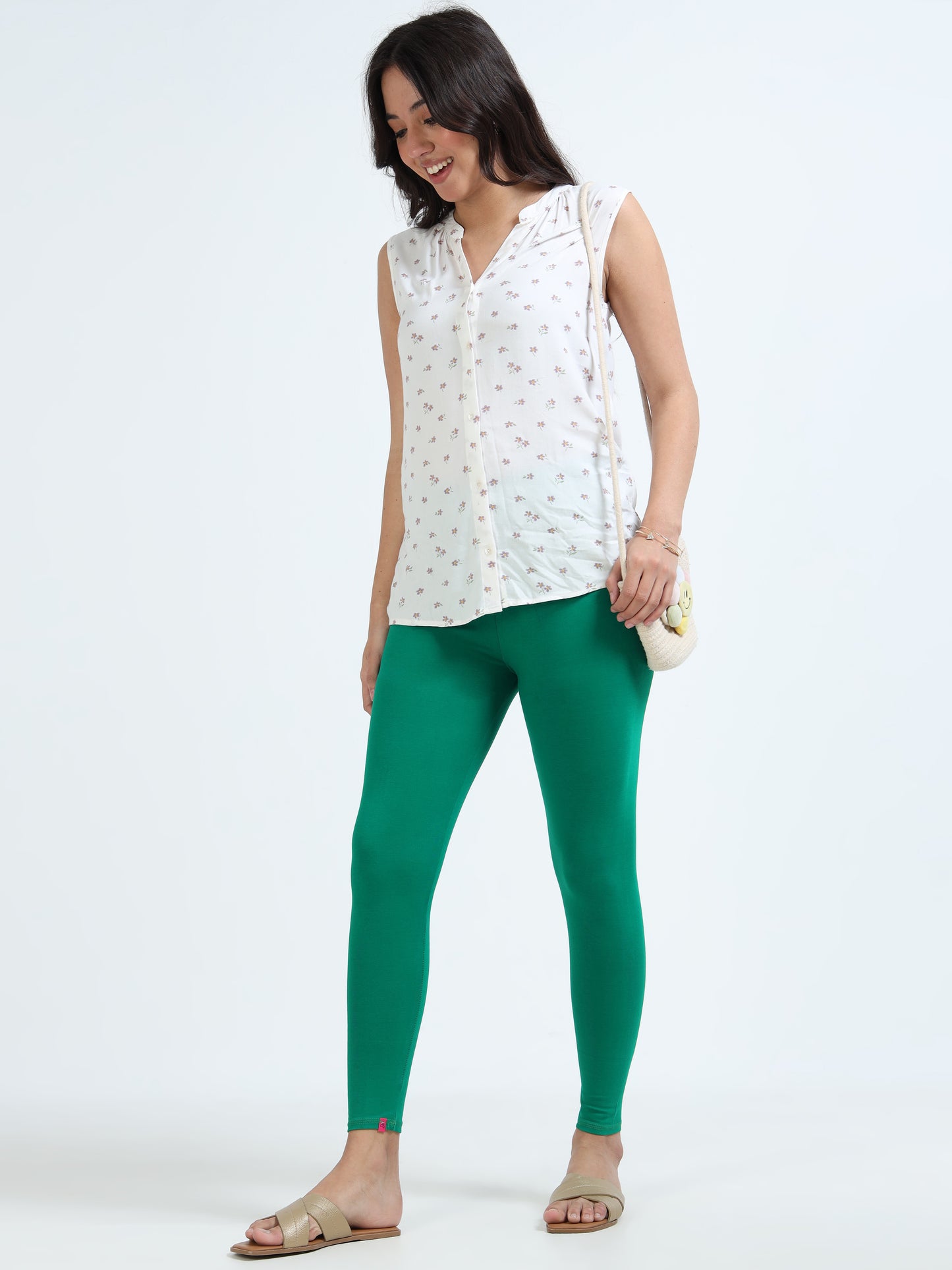 Varnam Women Ankle Length Cotton Leggings – Pakistan Green