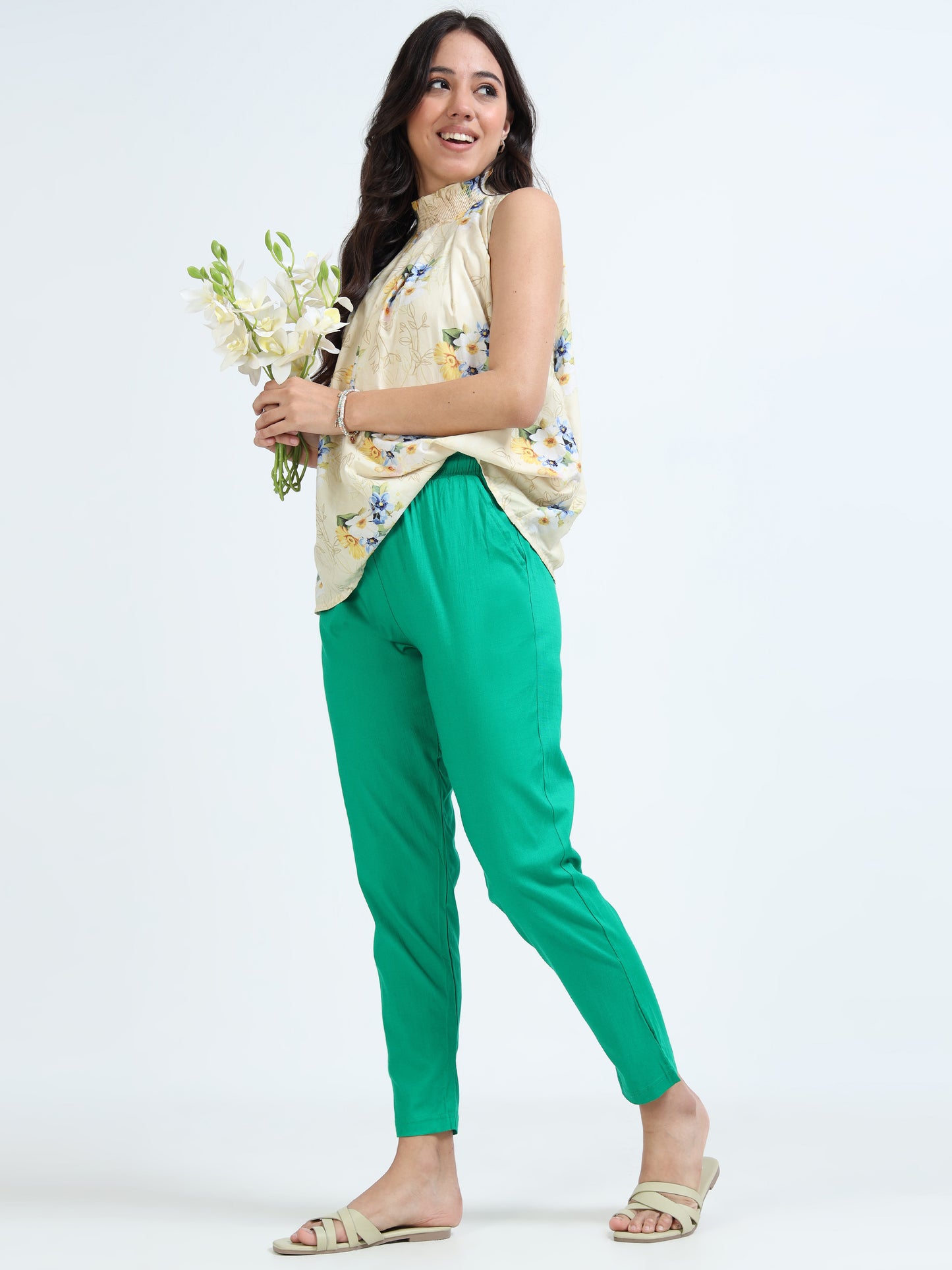 Varnam Women Lycra Slub Straight Pants – Green