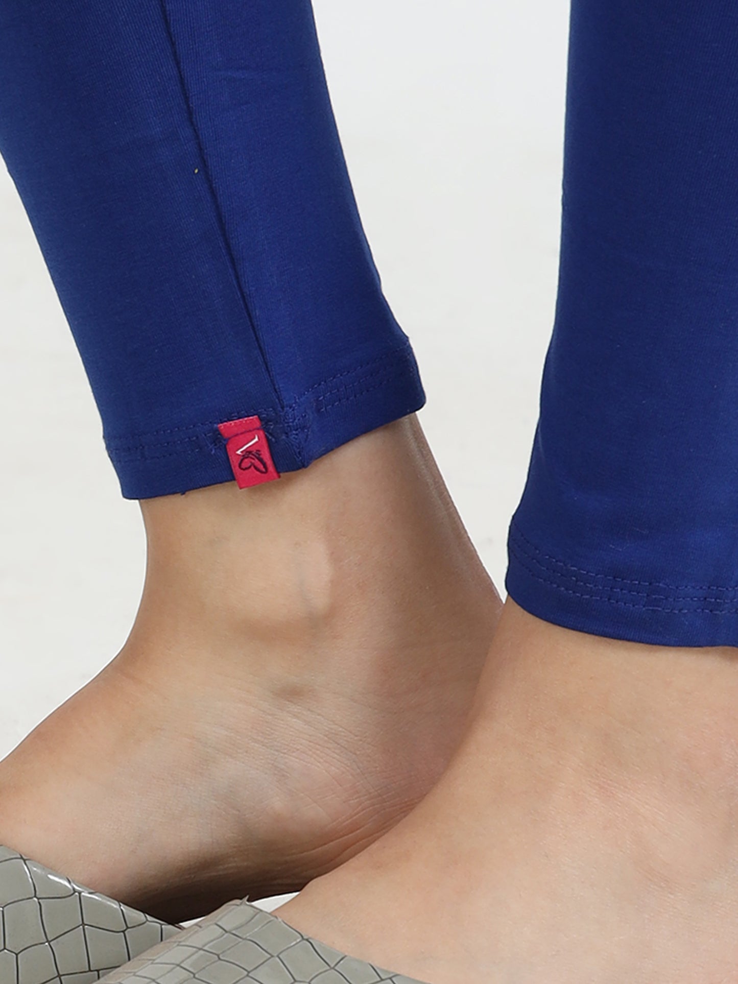 Varnam Women Ankle Length Cotton Leggings – Royal
