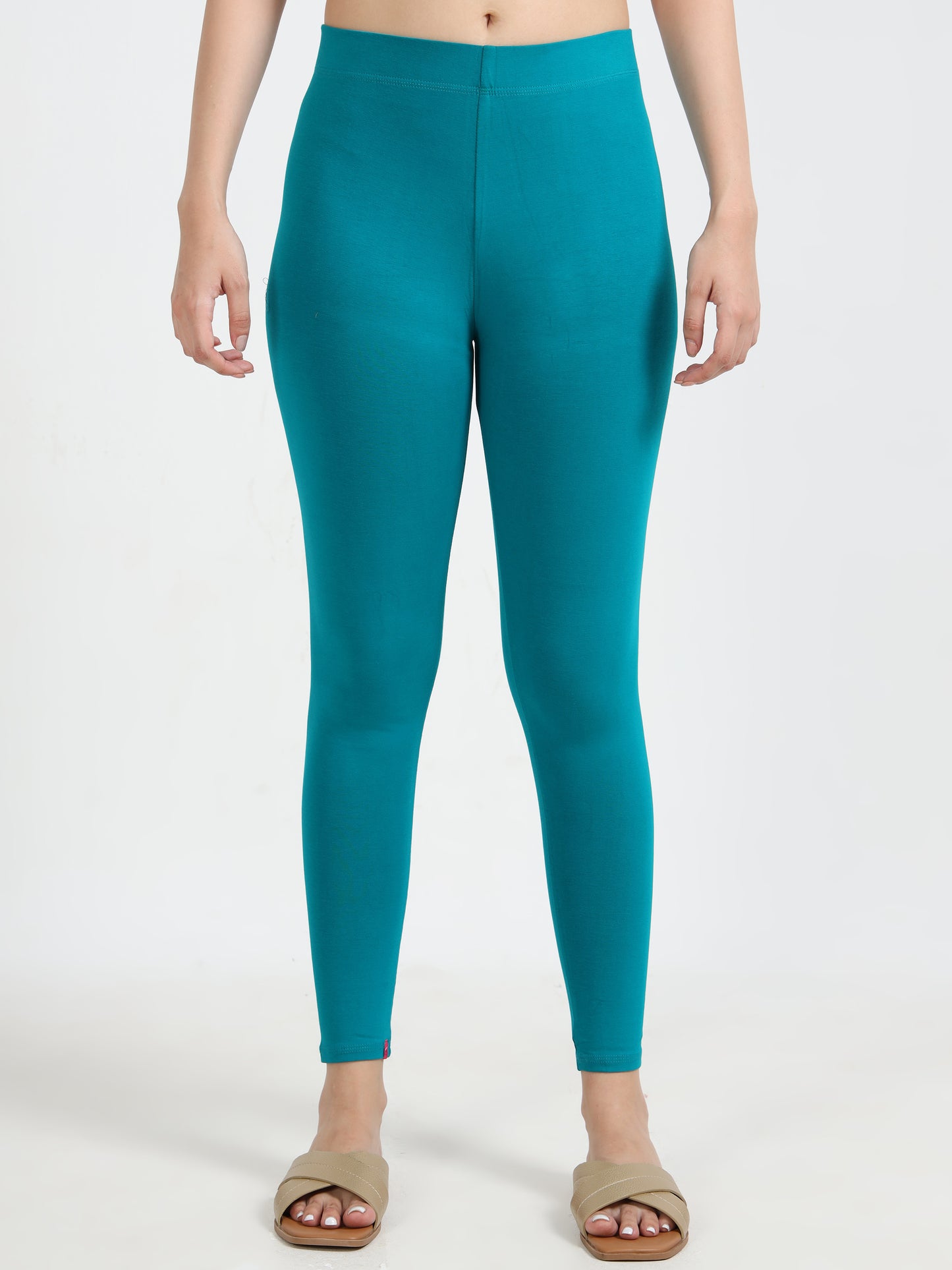 Varnam Women Ankle Length Cotton Leggings – Ramar Green