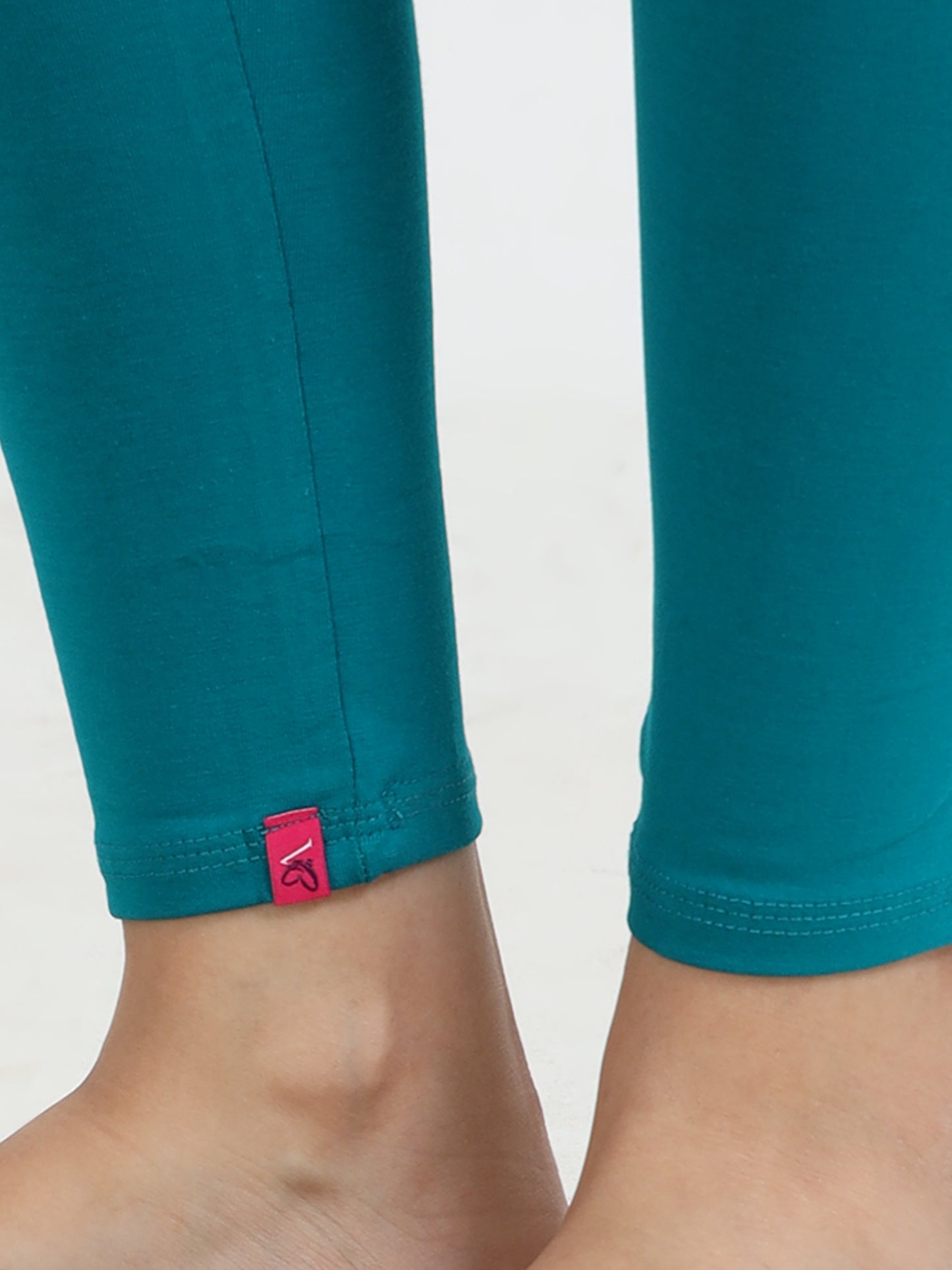 Varnam Women Ankle Length Cotton Leggings – Ramar Green