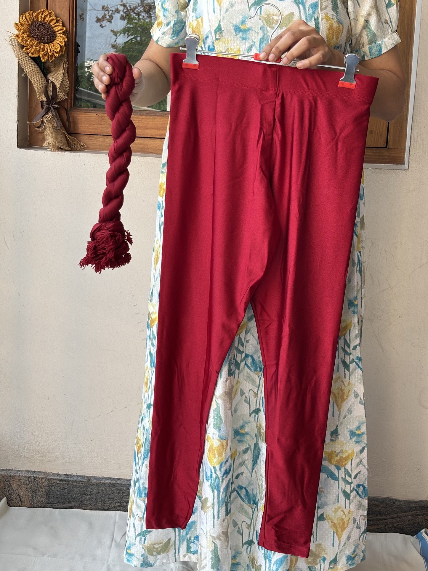 Varnam Shimmer Ankle Length Leggings With Shawl (Combo) - Maroon